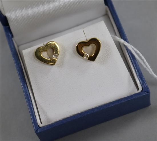 A pair of 18ct gold and diamond set openwork heart shaped ear studs, 10mm.